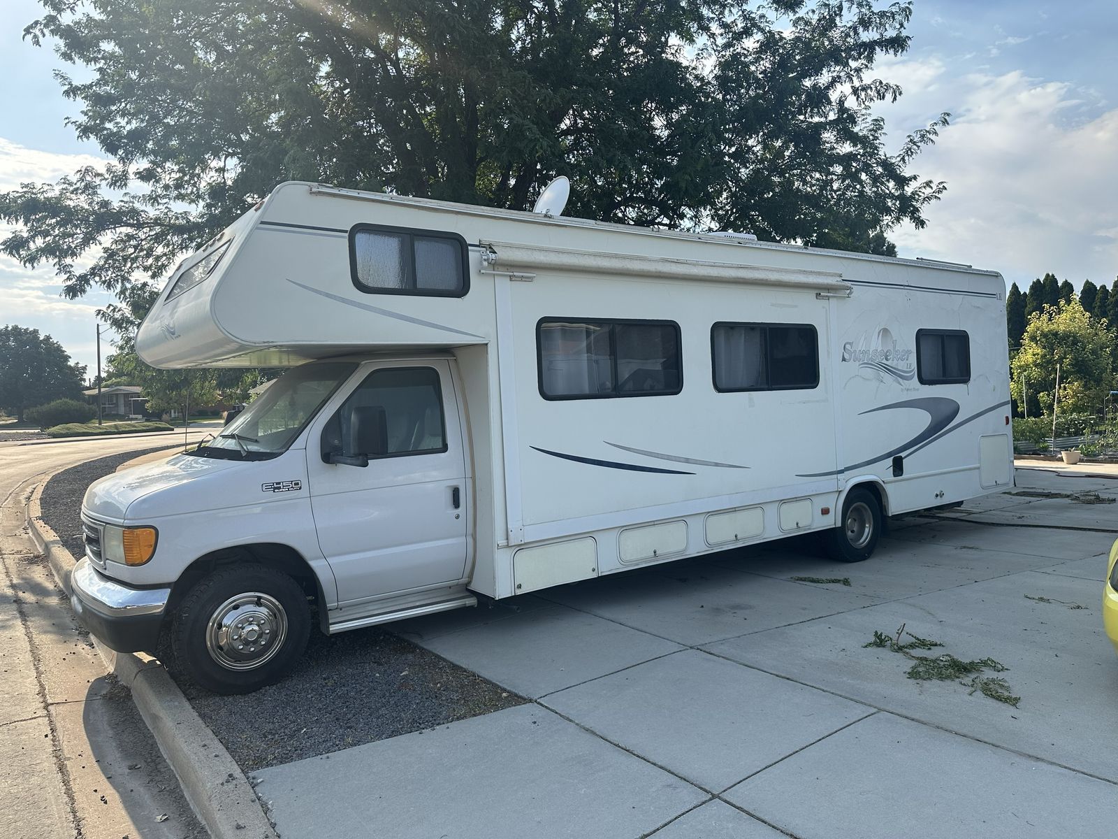2003 Sun Seeker 34 foot motorhome