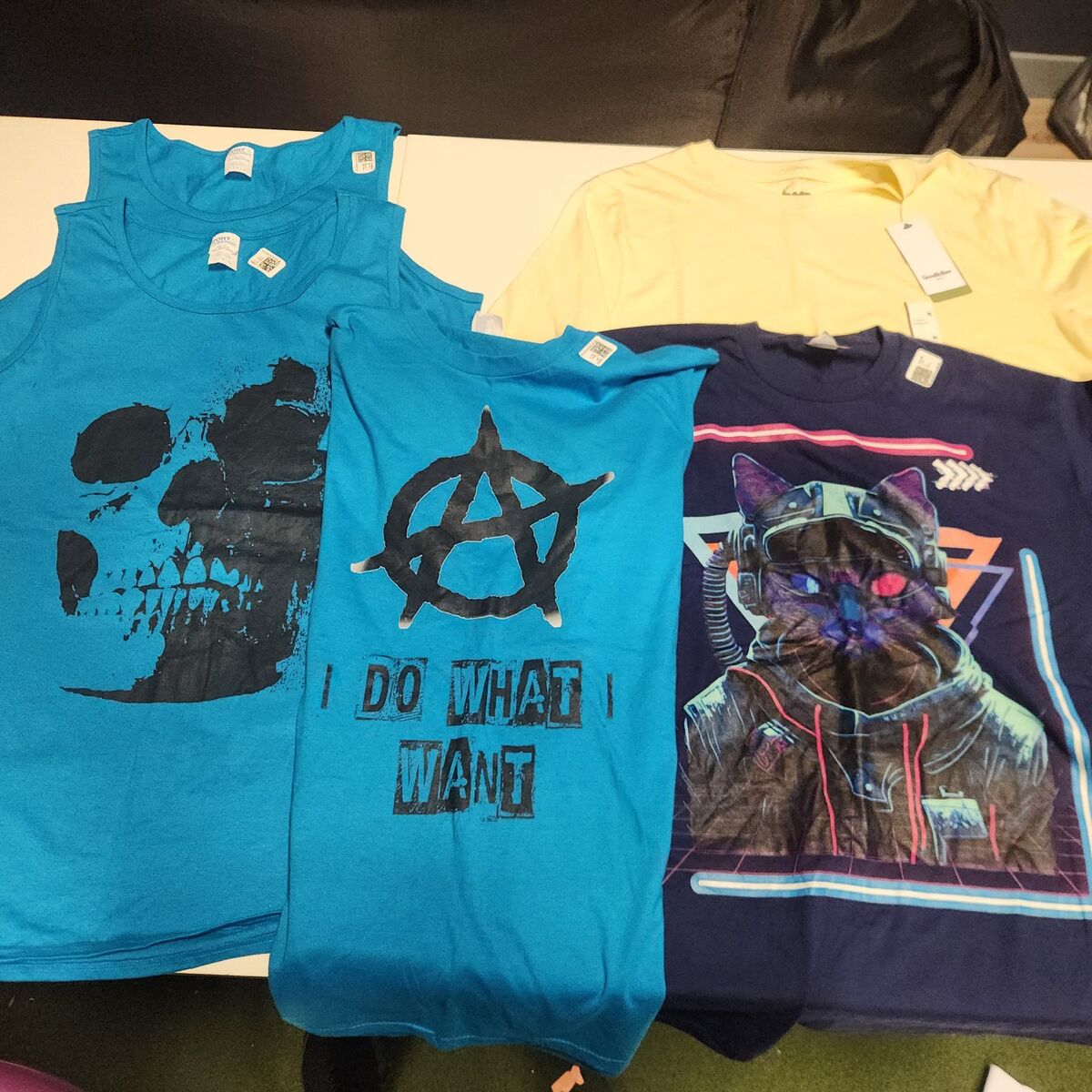 Men’s Graphic Shirt Bundle – Medium & Large (New)