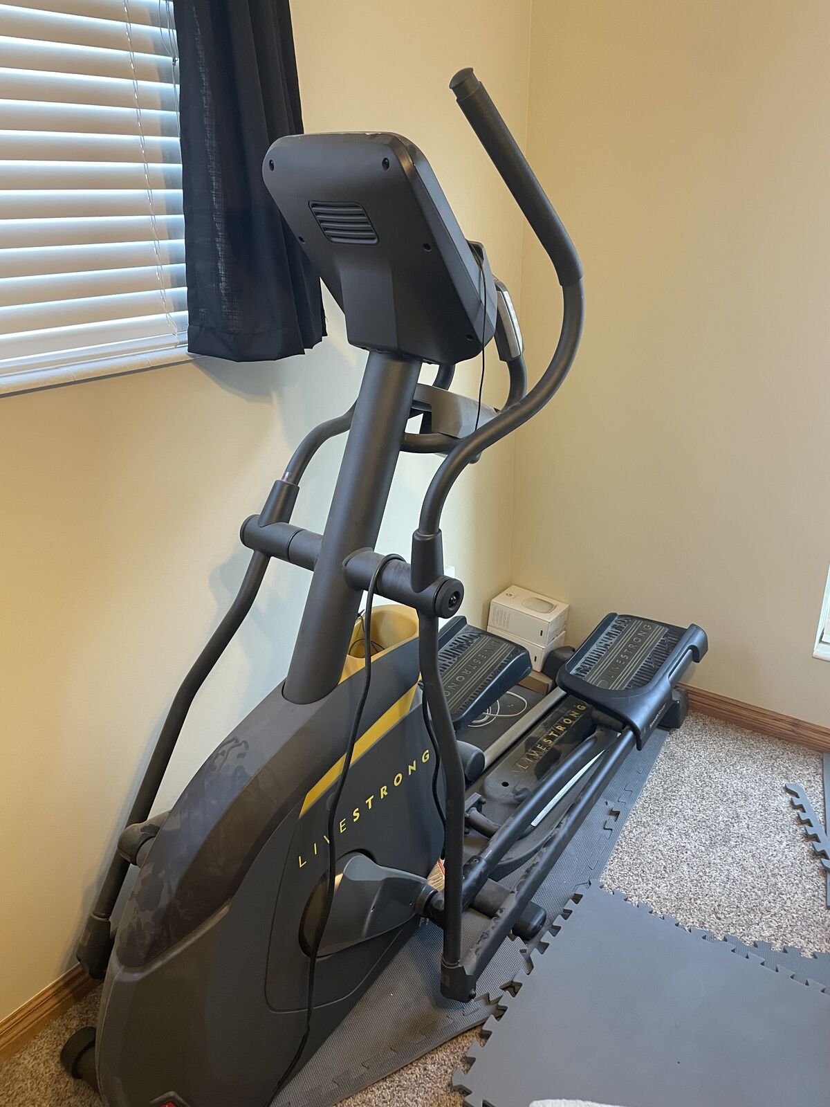Livestrong LS10.0E elliptical machine