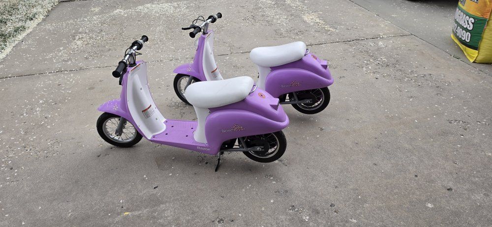 Razor Pocket Mod Betty Scooters