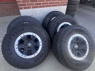 (5) 35 in stock Bronco Badlands wheels and tires