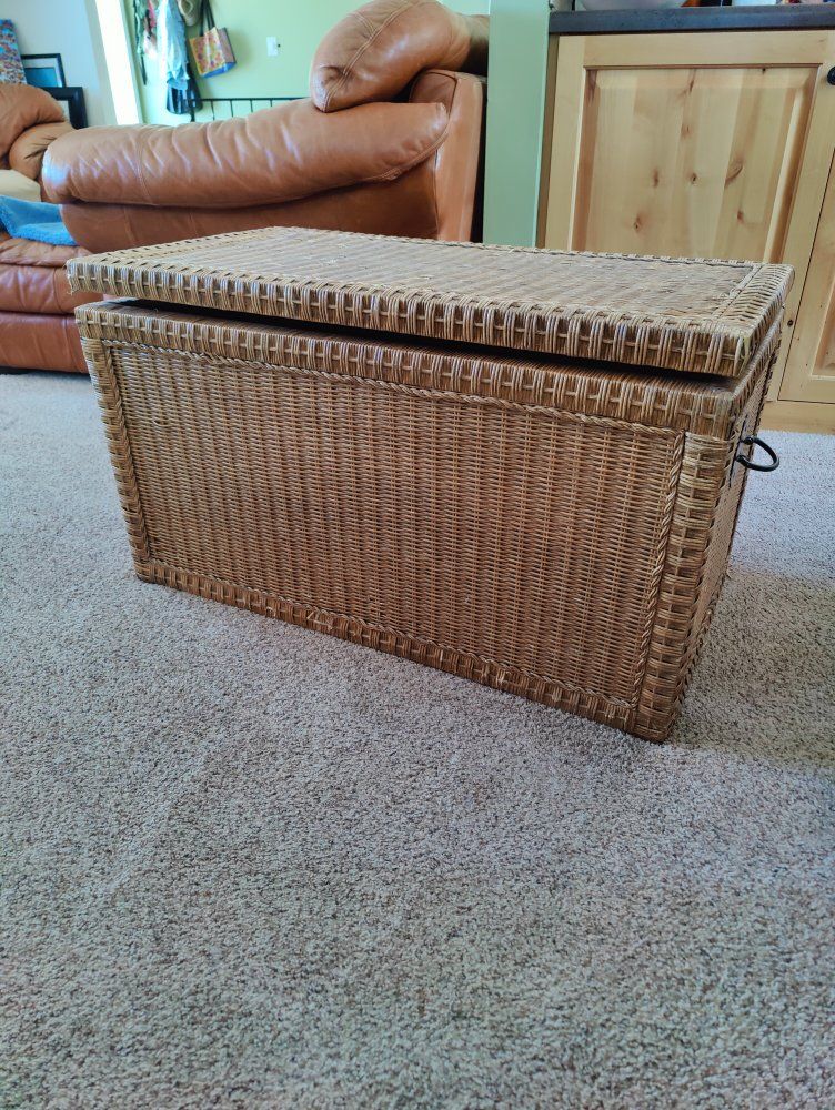 Wicker Storage Trunk – Large Woven Rattan Chest for Blankets, Toys, or Decor - Good Condition