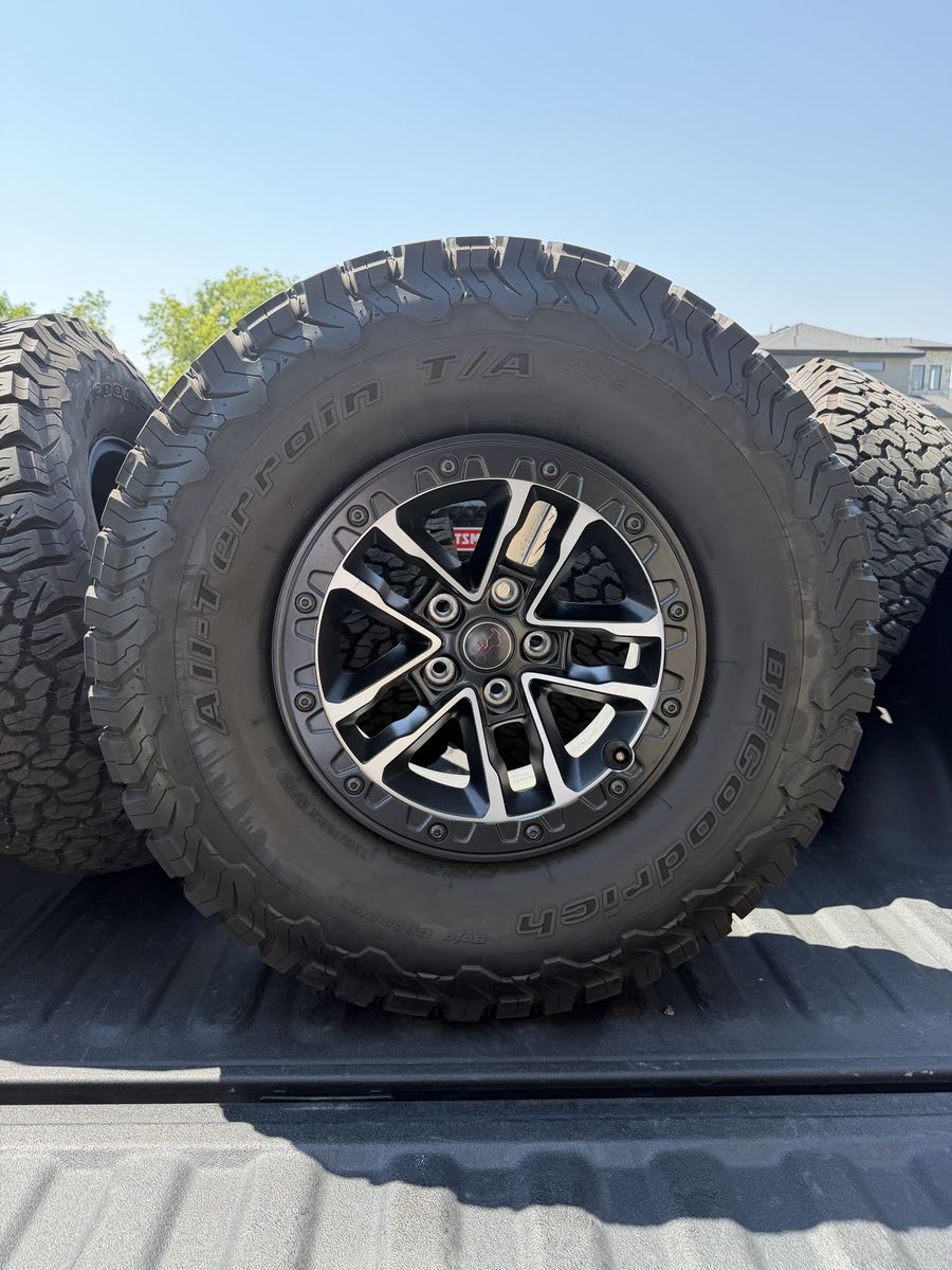 Jeep Wrangler Rubicon OEM Wheels & BFGoodrich All-Terrain T/A KO2 Tires LT315/70R17