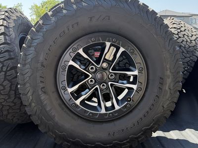 Jeep Wrangler Rubicon OEM Wheels & BFGoodrich All-Terrain T/A KO2 Tires LT315/70R17