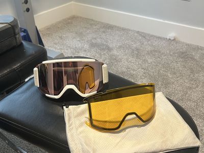 Smith Squad ChromaPop Snow Goggles White with Extra Lens and Bag - Like new