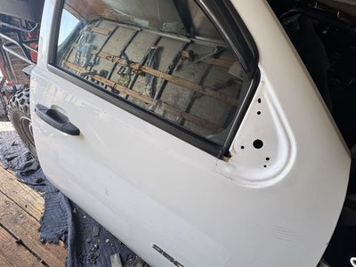 FRONT DOOR PASSENGER SIDE CHEVROLET SILVERADO OR GMC SIERRA 2007-2013