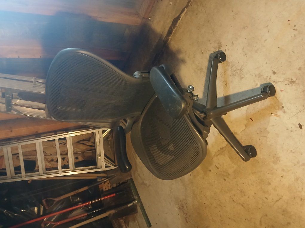 herman miller Aeron office chair size B 275.00