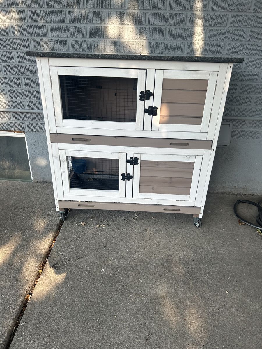 Rabbit/small pet Hutch