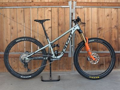 2022 Pivot Firebird (Small) – Newly Serviced Full FOX Factory, Shimano XT, Saints