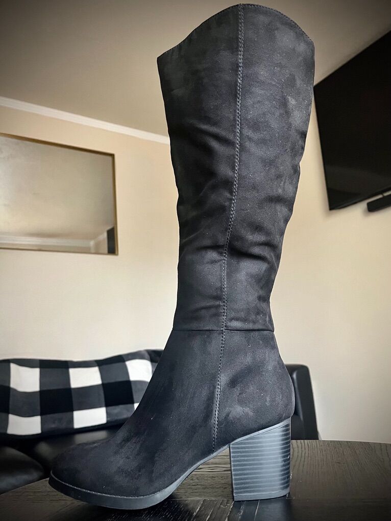 Womens Tall Suede Boots Size 10