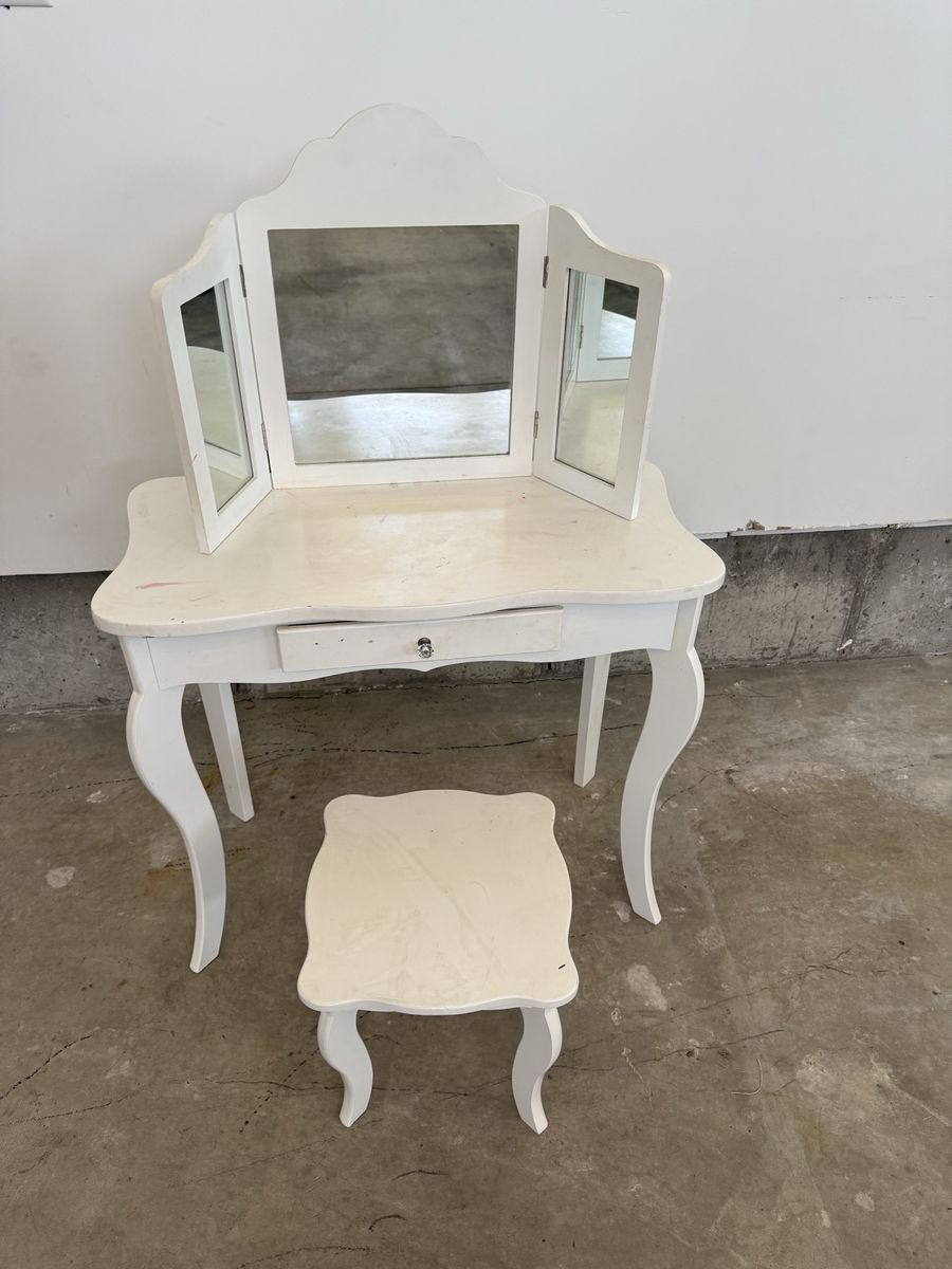 Kids vanity set
