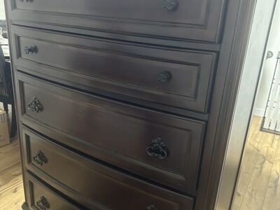 Ashley Furniture 5-drawer Dresser Great Condition