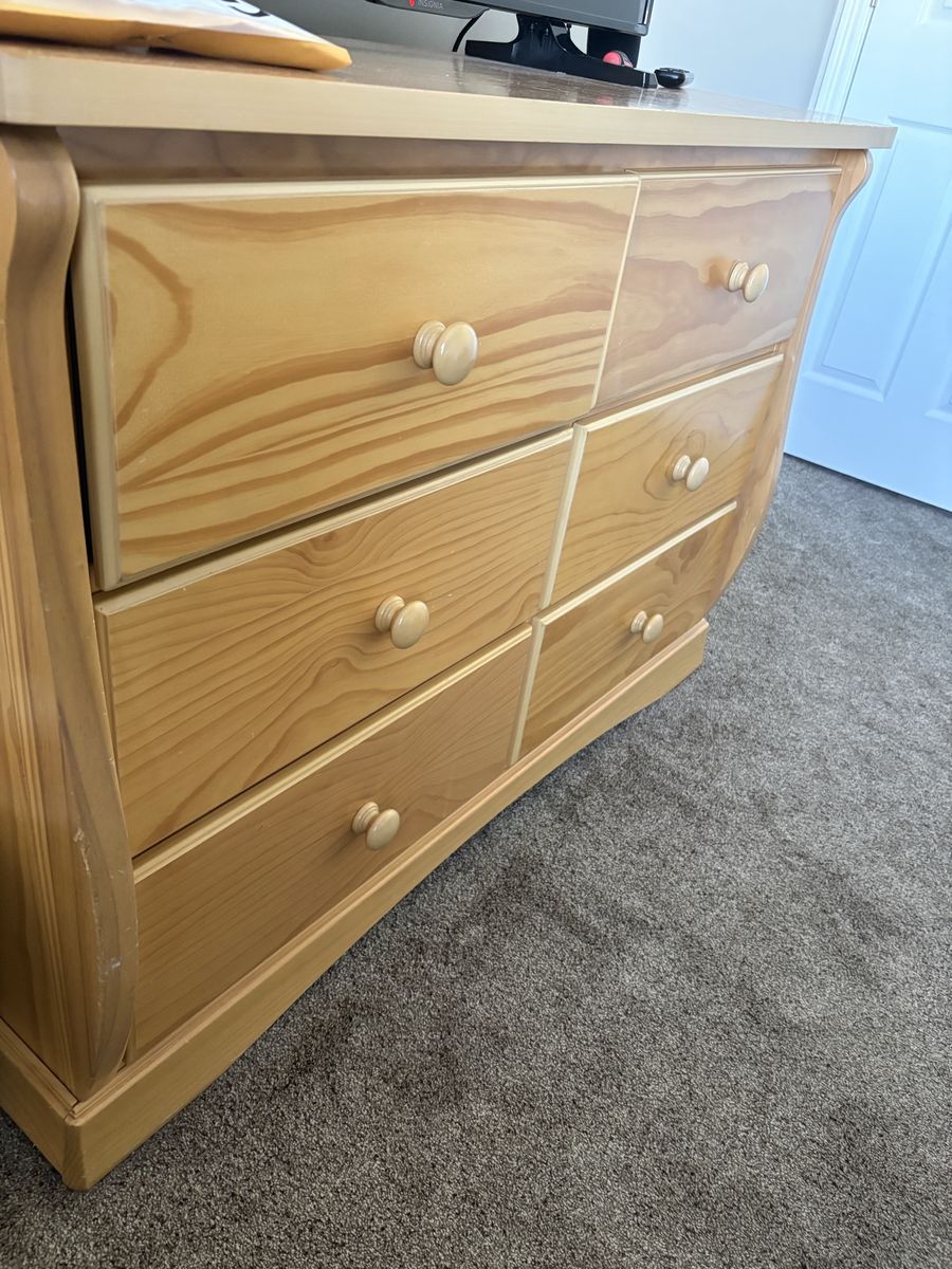 Wooden 6-Drawer Dresser Natural Wood Grain Finish