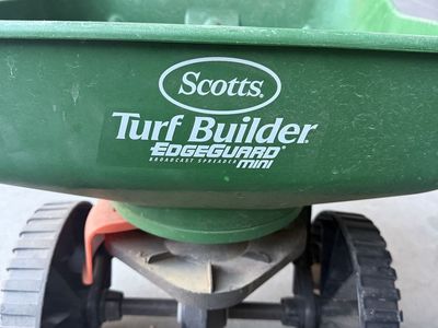 Scotts Turf Builder EdgeGuard Mini Broadcast Spreader & Whirl Hand-Powered Spreader Set