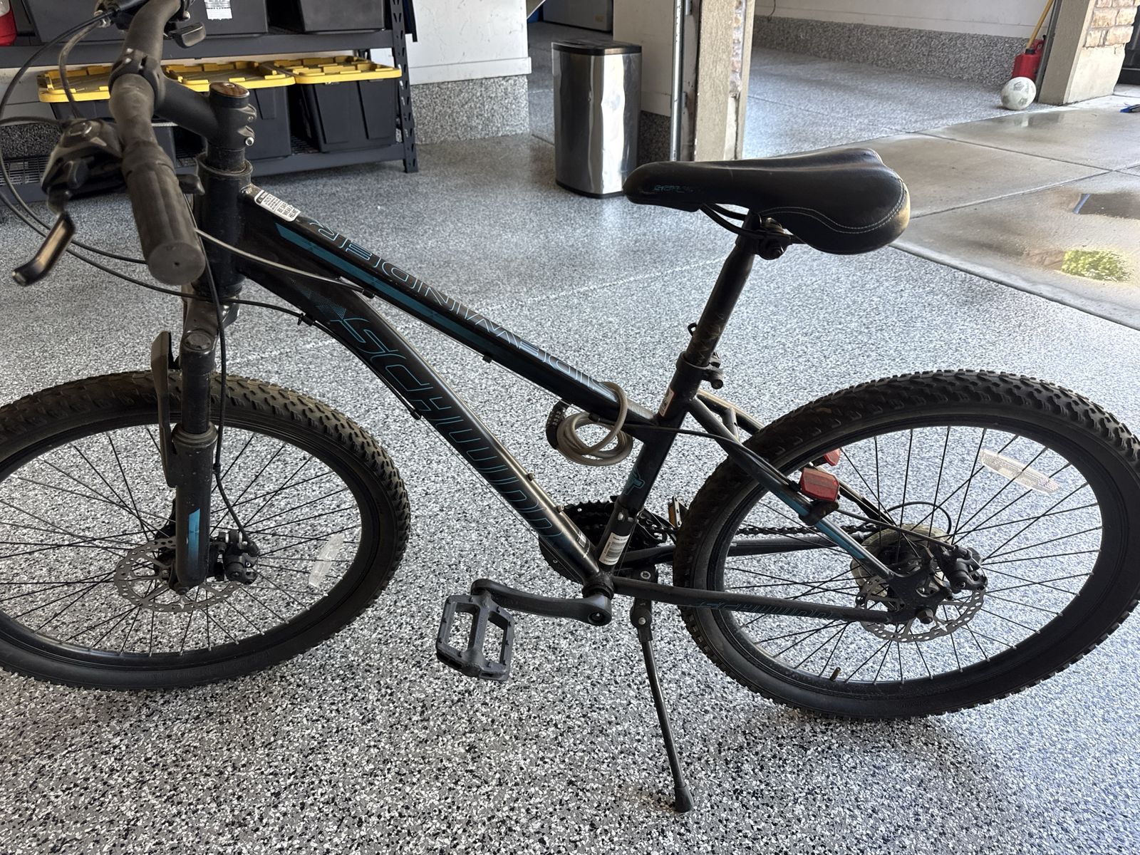 Schwinn Sidewinder Mountain Bike 21-Speed Black/Blue