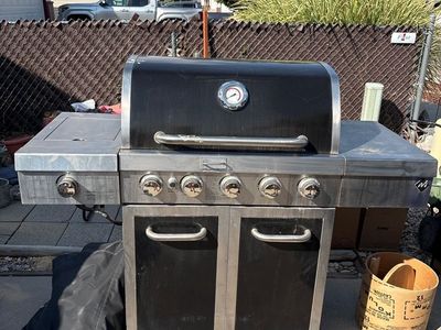 Gas Bbq Grill, Like New