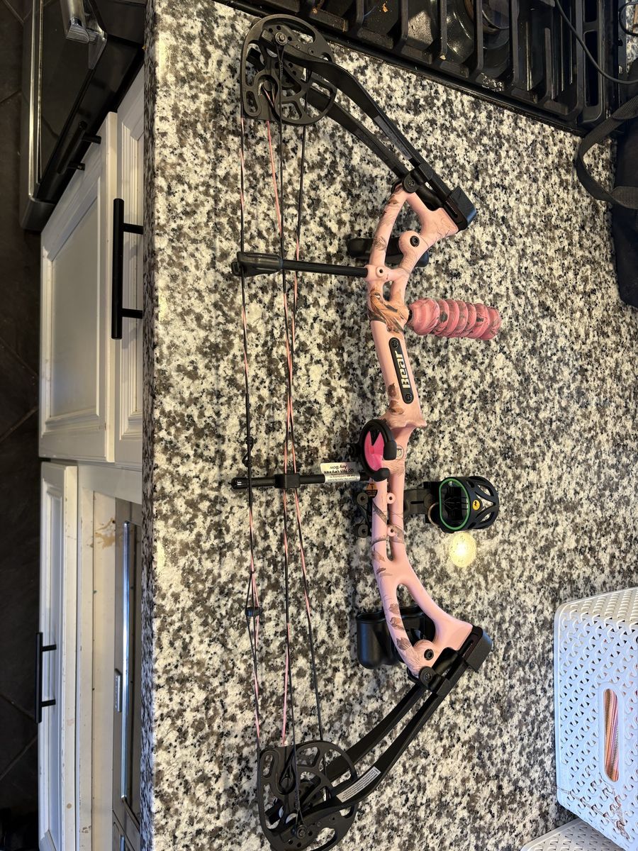 Bear Archery Cruzer G2 Pink Camo Compound Bow with Accessories - Right Handed, Adjustable Draw