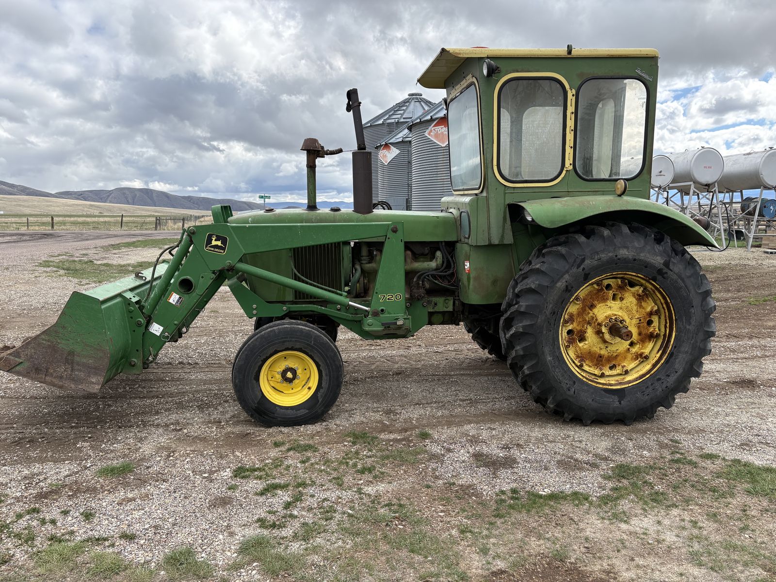 4020 John Deere Tractor with Loader