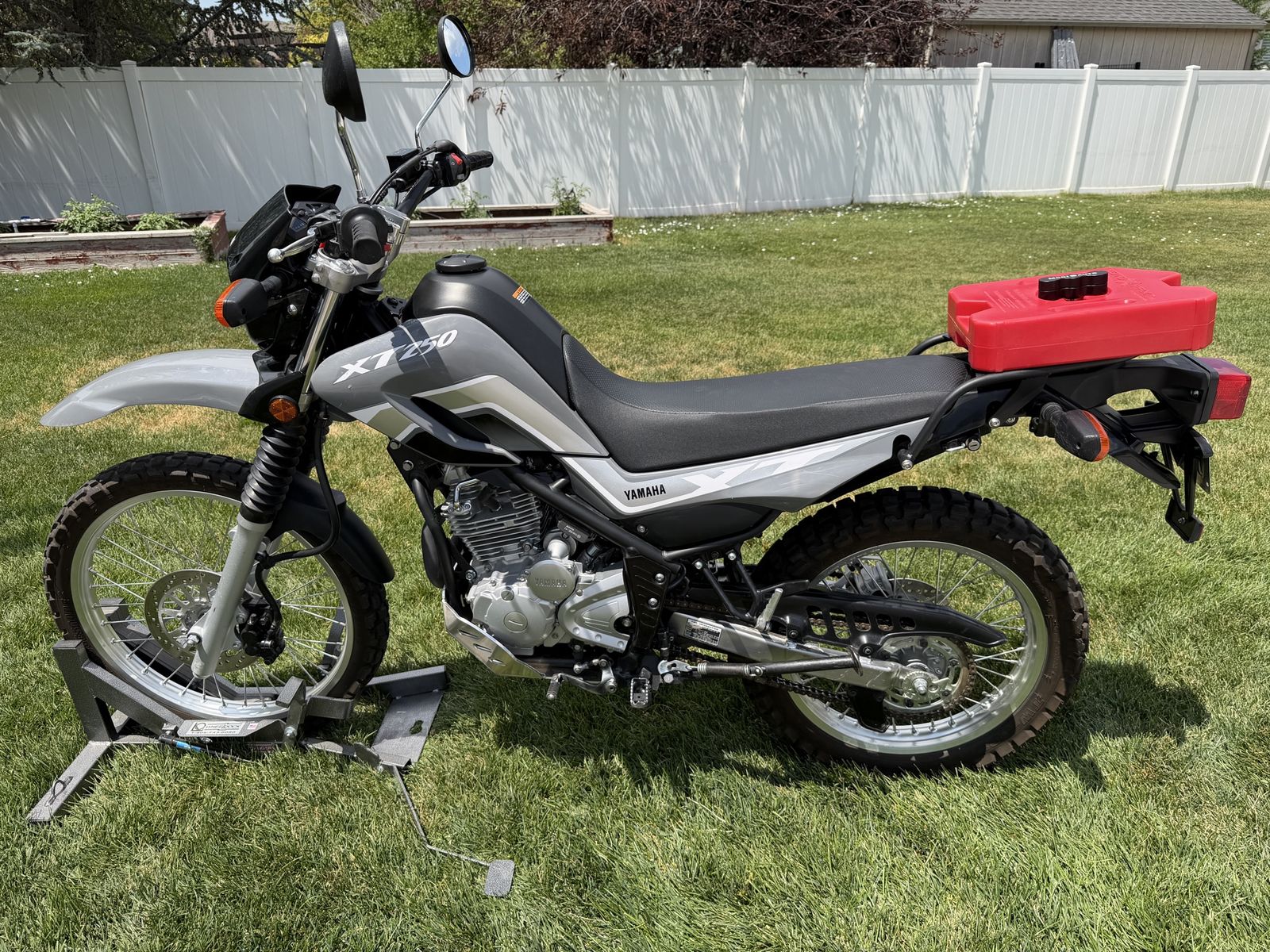 2021 Yamaha XT250 Dual-Sport Motorcycle - 659 Miles, Tusk Handlebar, Flatland Skid Plate