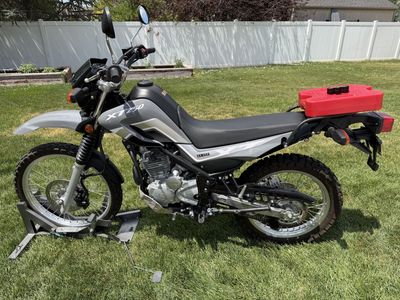2021 Yamaha XT250 Dual-Sport Motorcycle - 659 Miles, Tusk Handlebar, Flatland Skid Plate