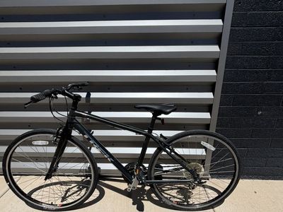 2024 TREK BICYCLE MODEL FX1 WITH A 3X7 DRIVERTAIN MEDIUM FRAME #WCP039467