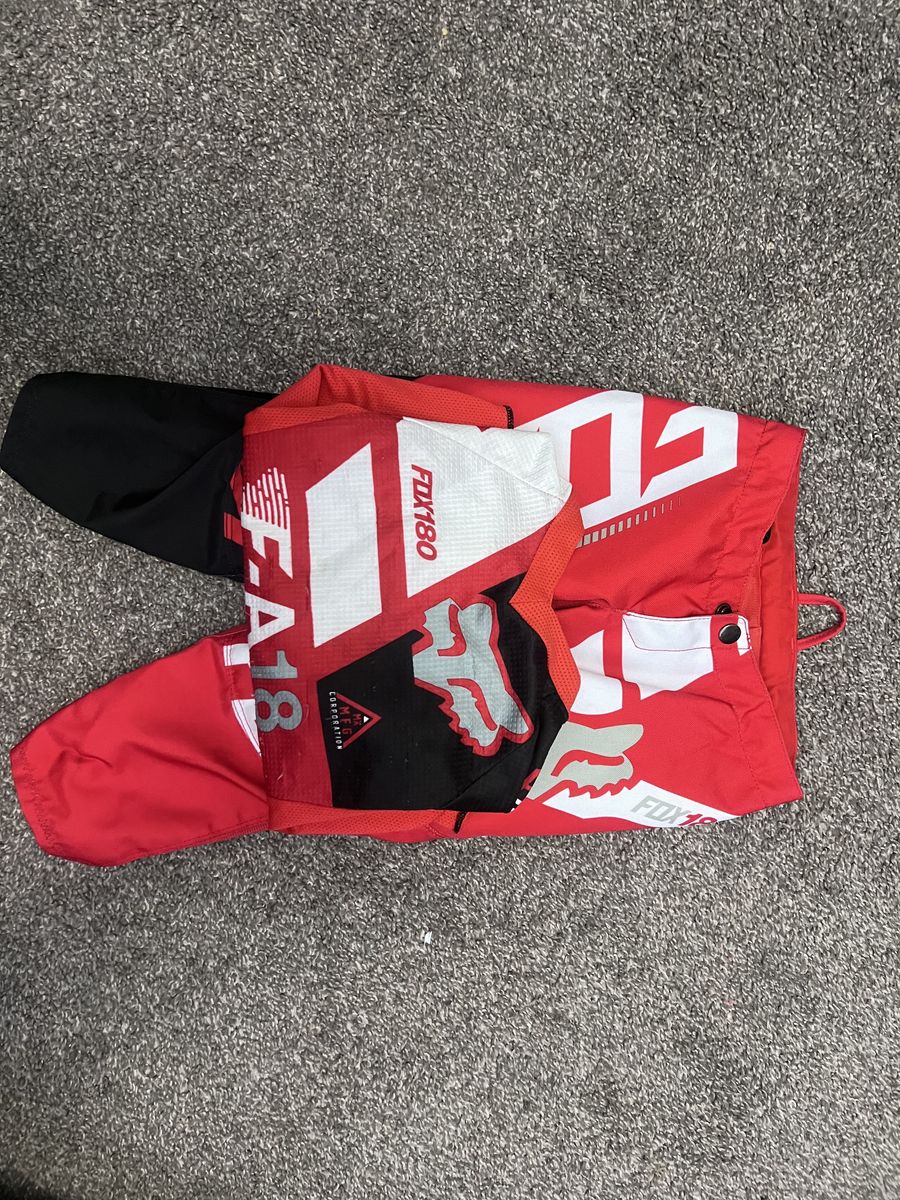 Fox racing gear size 4