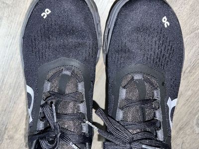 QC WOMANS RUNNING SHOES