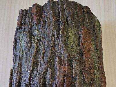 Fake wooden log reptile decoration and hide