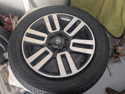 Toyota 4Runner Limited OEM wheels and tires