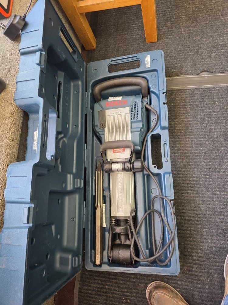 Bosch Professional GSH 16 Demolition Hammer Jack Hammer w/ Case & Chisel - Works Great