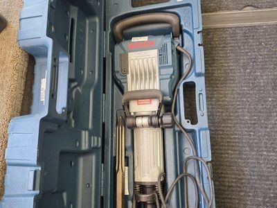 Bosch Professional GSH 16 Demolition Hammer Jack Hammer w/ Case & Chisel - Works Great