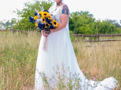 Size 16/18 White Wedding Dress with Ruched Bodice and Train