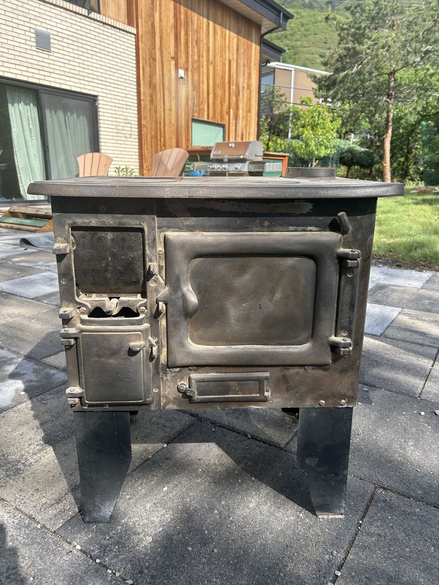 Vintage The Auto Stove Wks New Athens ILL Cast Iron Wood Burning Cook Stove S-712