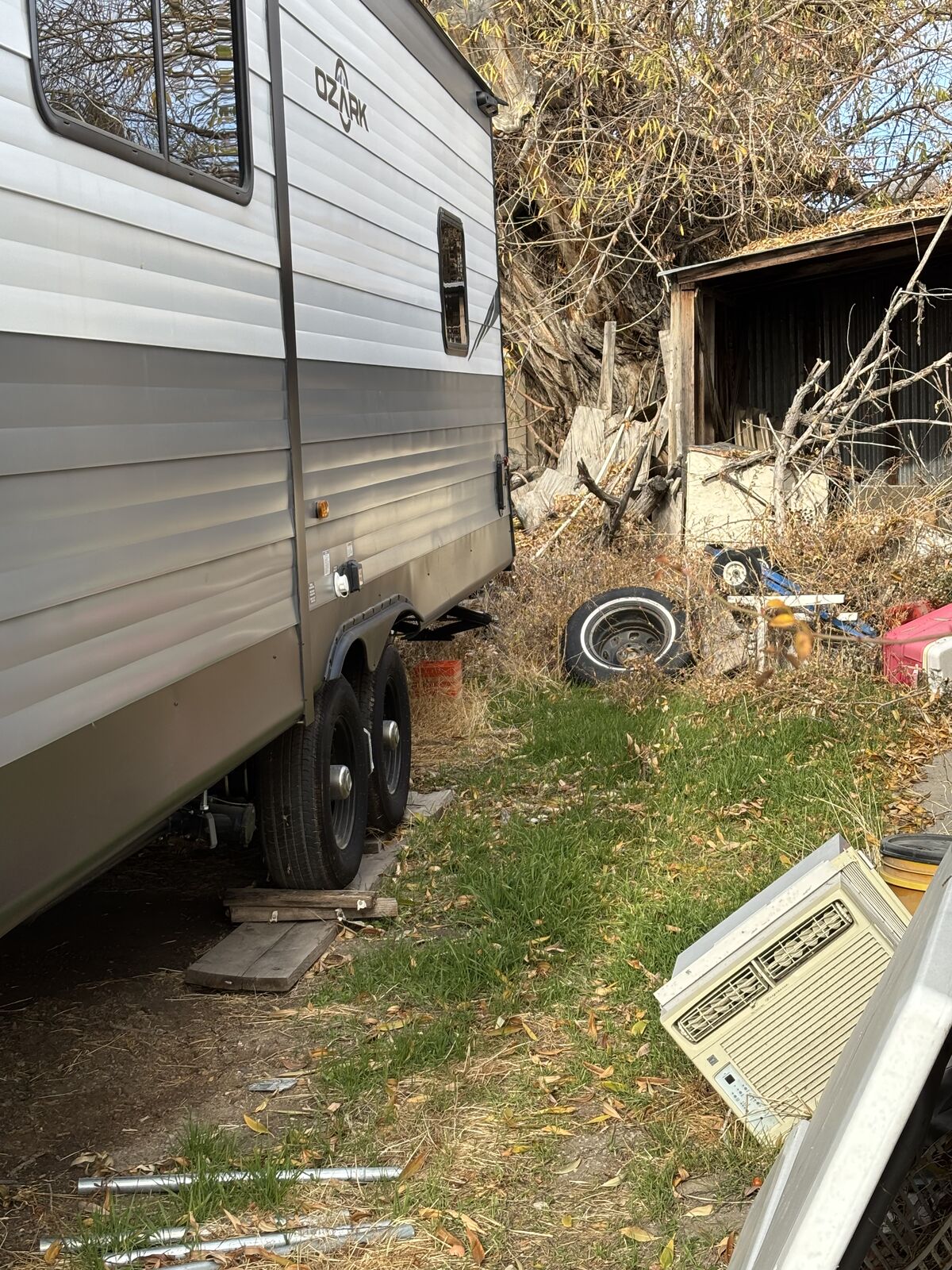 Camp trailer toy hauler