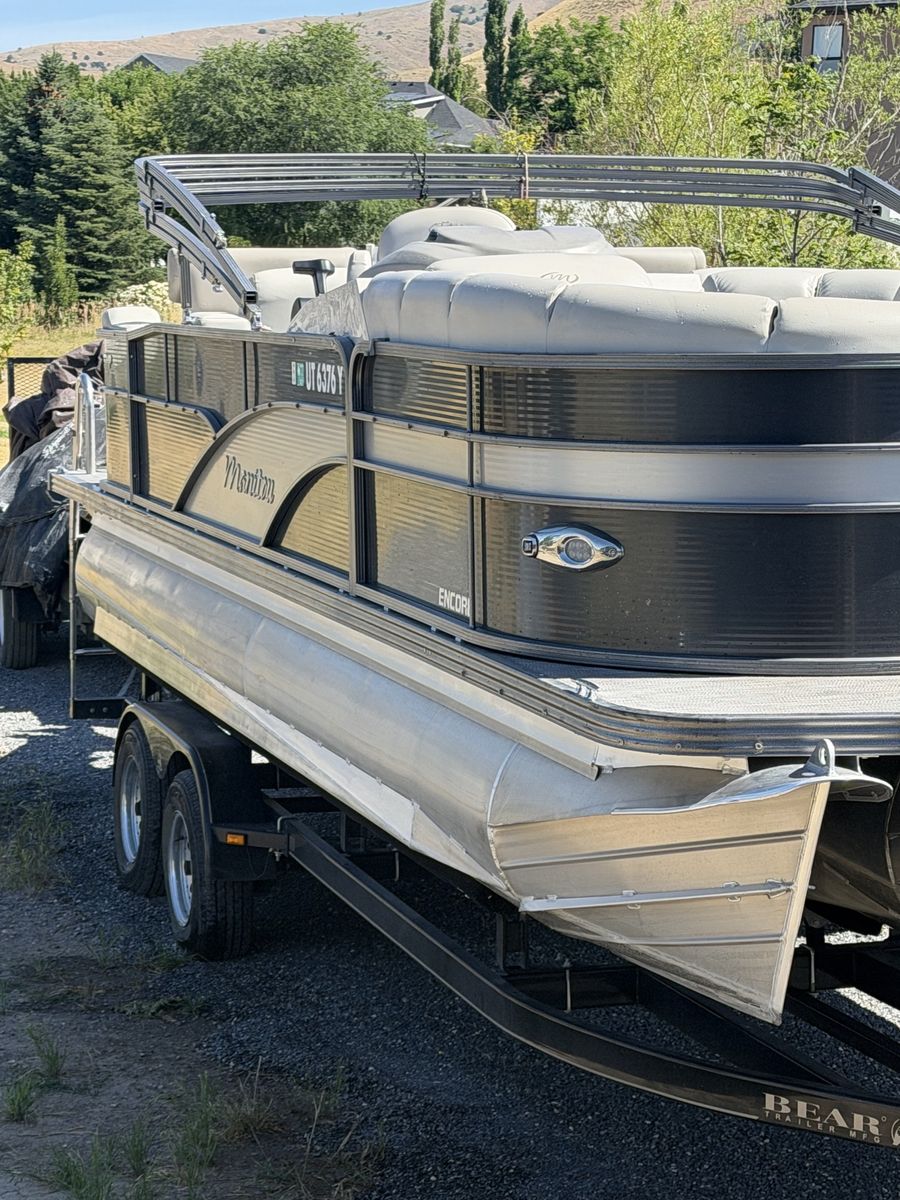 Manito 23 foot model Encore ship 2017