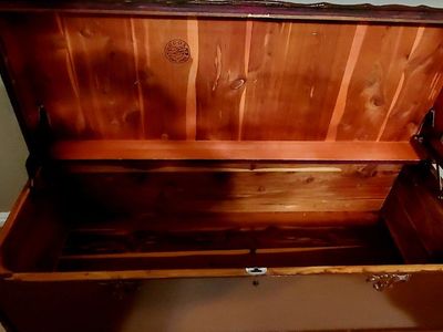 Vintage 1946 Roos Sweetheart Cedar Chest