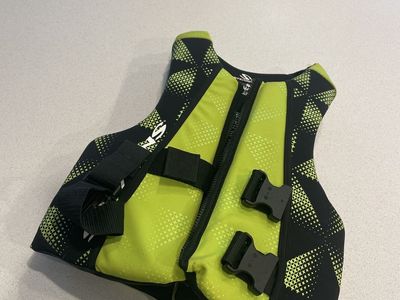 Stearns Youth Riverbend Type III PFD Ski Vest - Black/Lime Green, 50-90 lbs