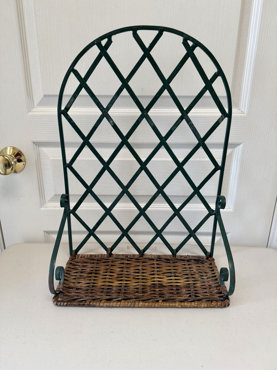 20x14 Inch Metal/Wicker Hanging Shelf Decor