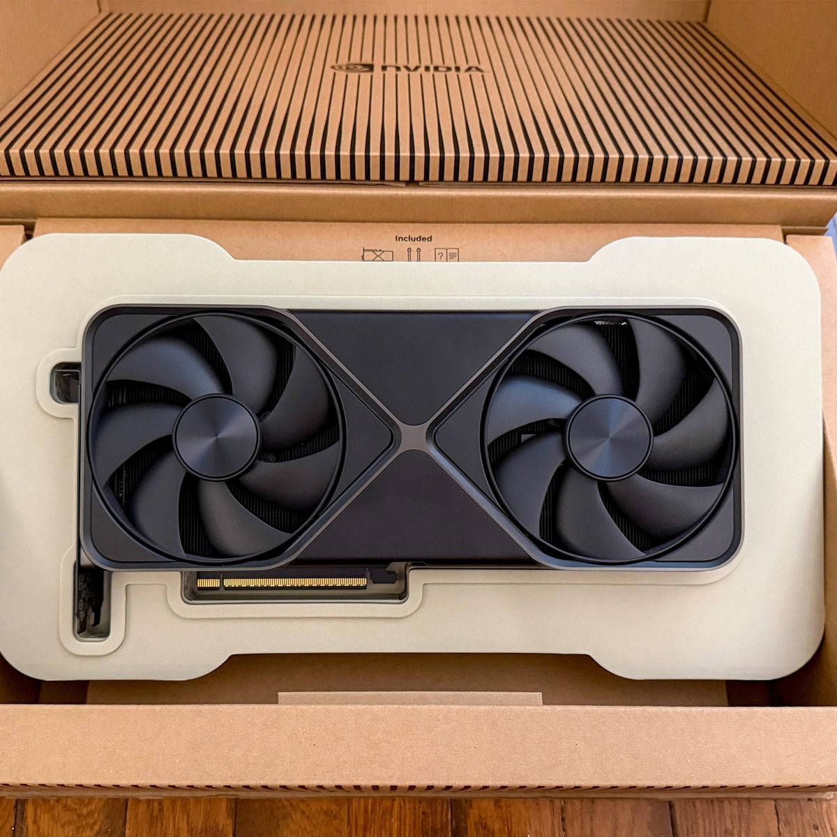 NVIDIA GeForce RTX 5090 Founders Edition 32GB GDDR7 FE