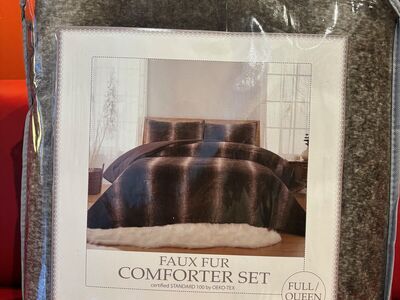 NIB: Full/Queen Cocoa Comforter Set