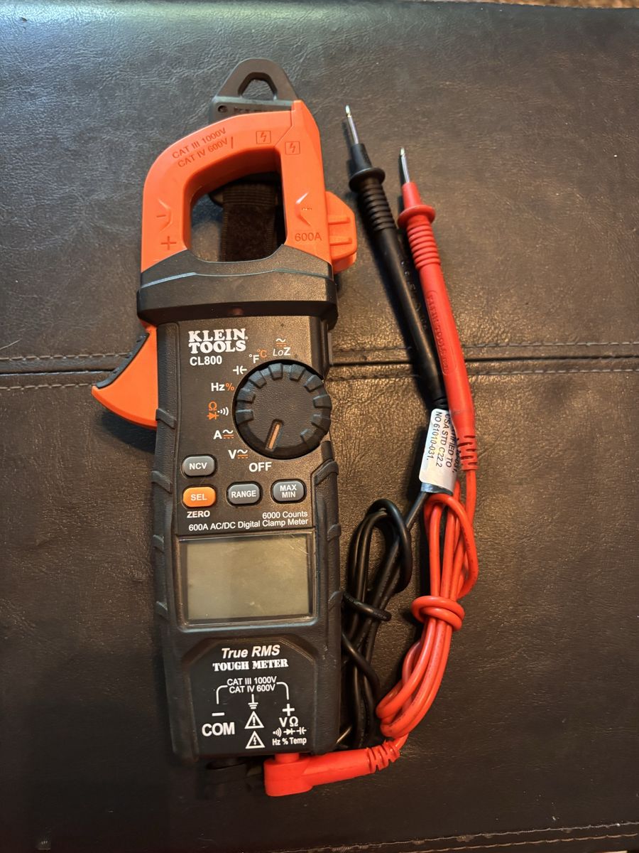 Klein Tools CL800 True RMS Tough Meter 600A AC/DC Digital Clamp Meter Multimeter like new with leads