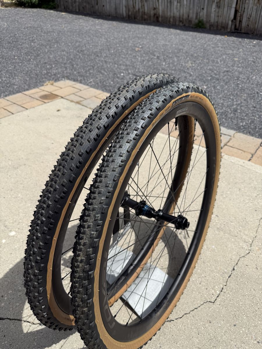 Roval Terra CLX II Wheelset with Teravail Rutland 700x47 Tires