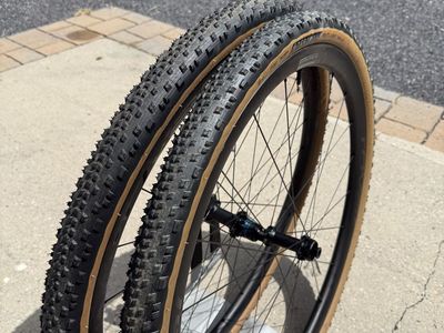 Roval Terra CLX II Wheelset with Teravail Rutland 700x47 Tires