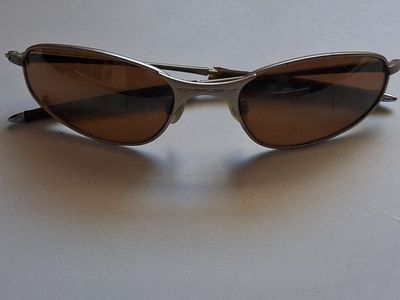 Oakley E Wire Vintage Y2K Bronze Lens Silver Frame Sport Wrap Sunglasses