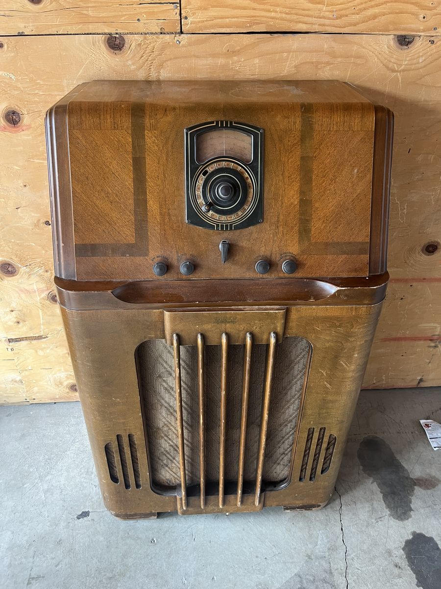 Philco Standing Radio