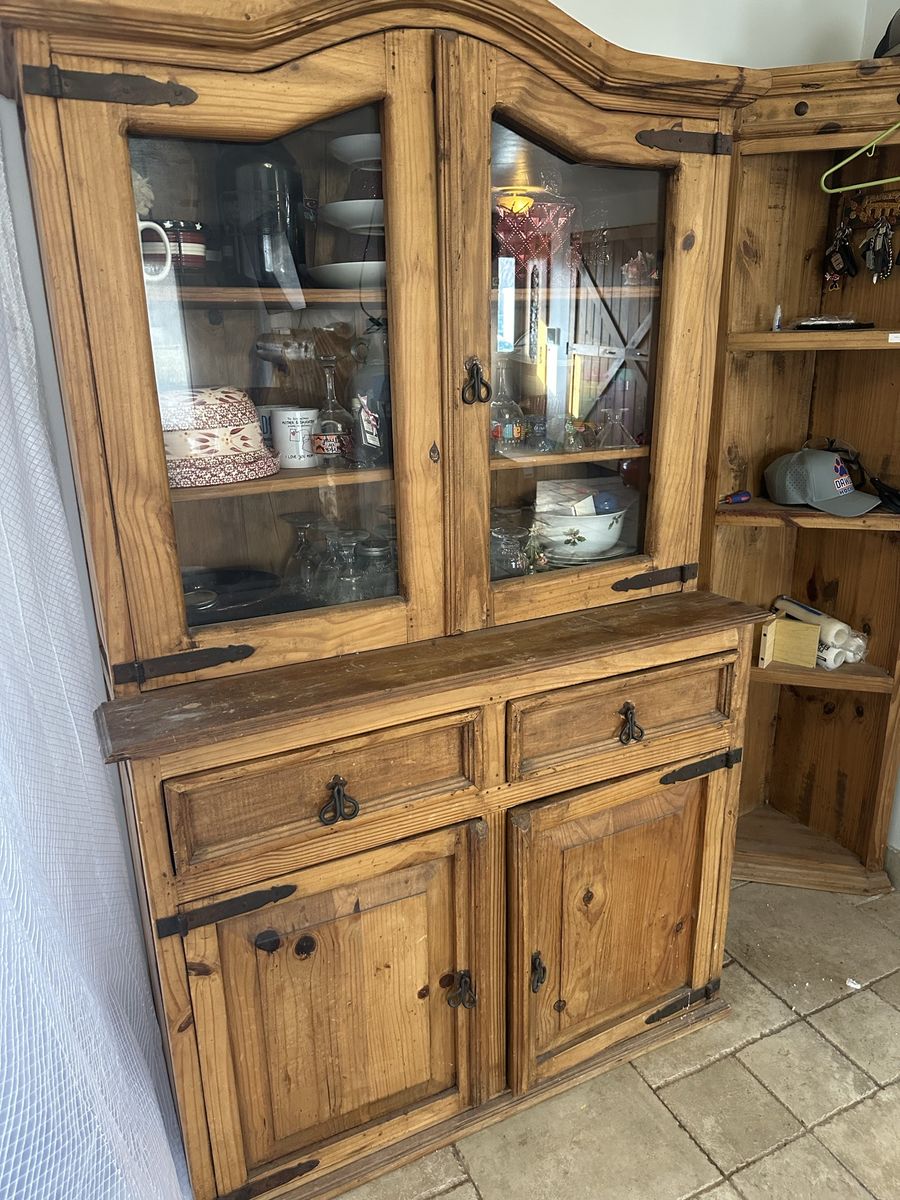 Rustic design, China cupboard