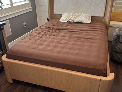 Adjustable queen bed