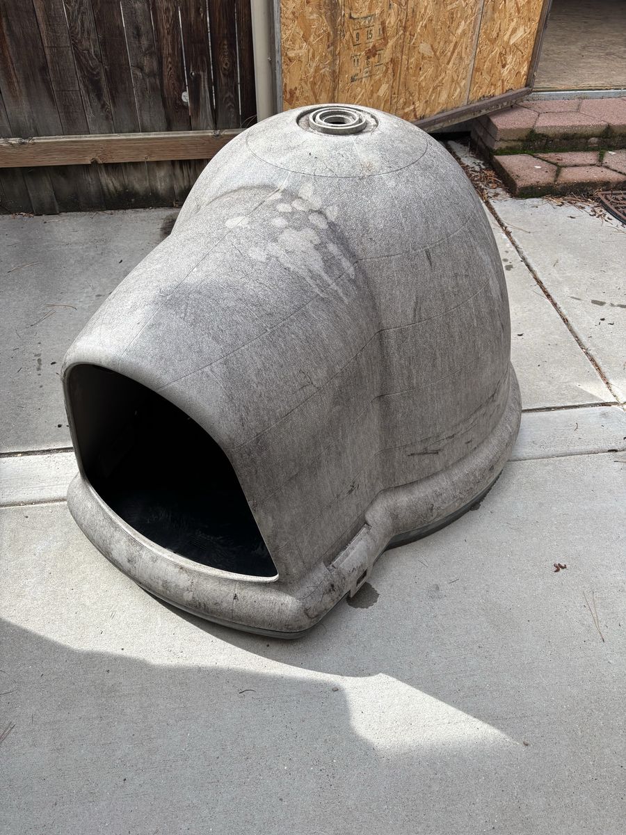 Igloo style dog house - free