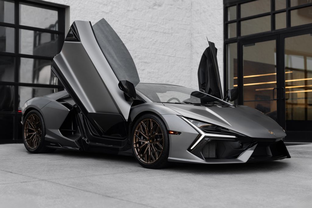 2025 Lamborghini Revuelto Base