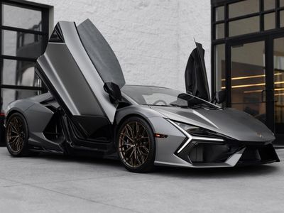 2025 Lamborghini Revuelto Base